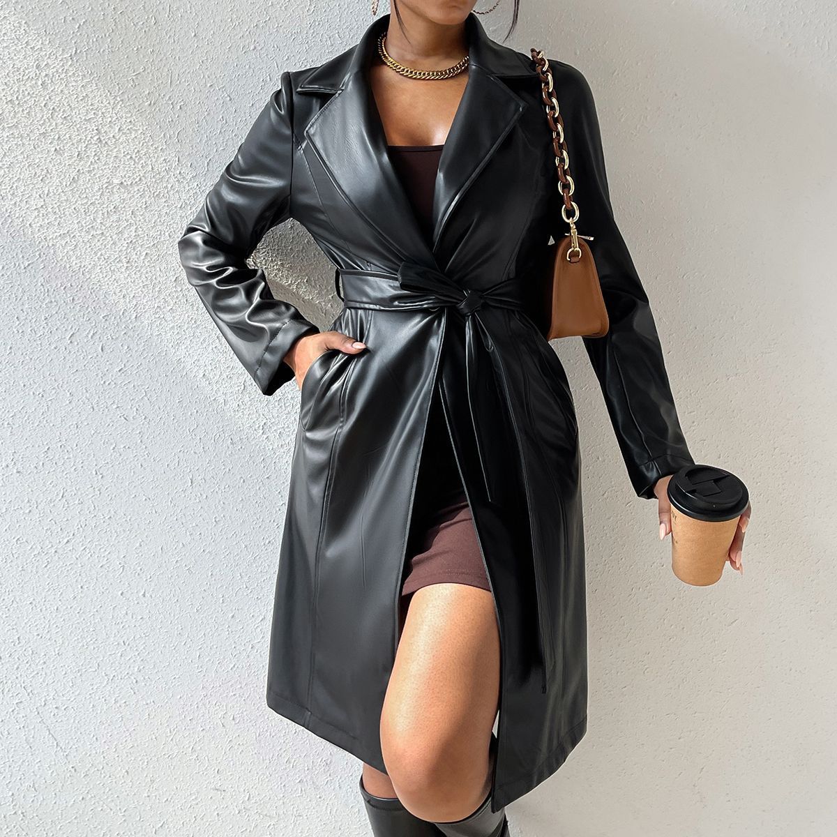 Trench-coat long slim en cuir PU