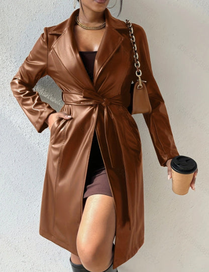 Trench-coat long slim en cuir PU